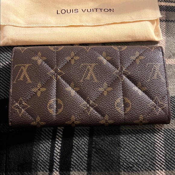 Large wallet - Picture 3 of 17